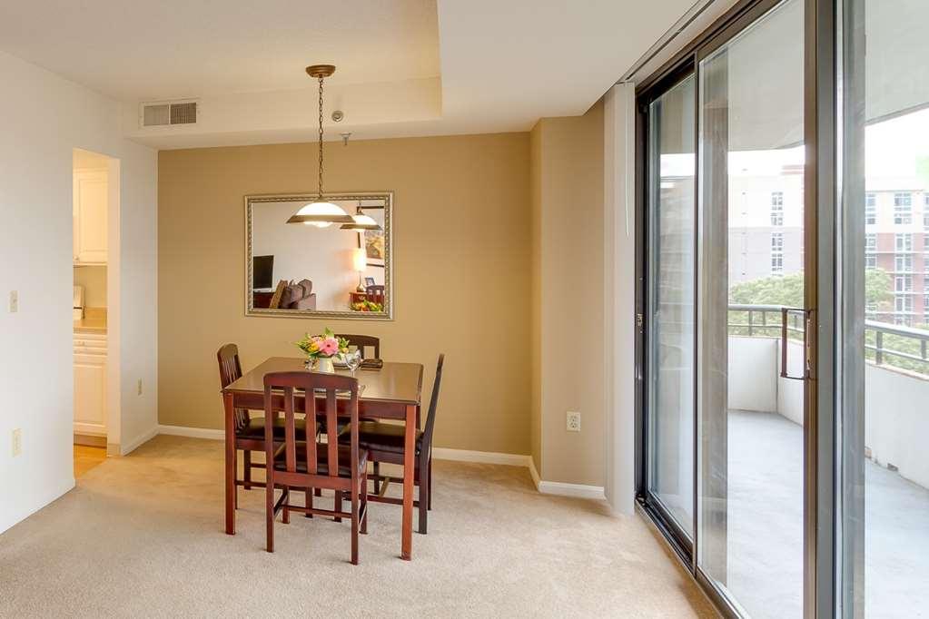 Oakwood Arlington Aparthotel Стая снимка